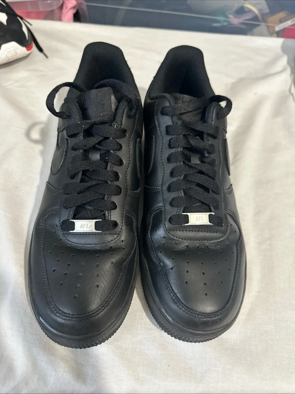 All-Black Low-Top Leather Sneakers with Lace Dubrae